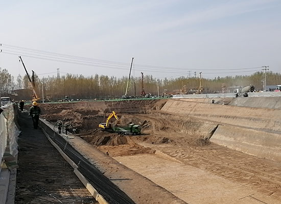 中鐵十二局雄安新區(qū)液壓濕噴機(jī)施工現(xiàn)場